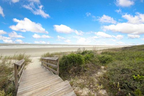 4221 Mariners Watch Villa by Akers Ellis Rentals — 4-Star Luxury Hotel in Kiawah Island, United States