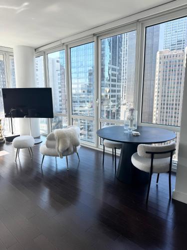 Chic Skyline 1BR Retreat — 4-Star Luxury Hotel in New York City, United States