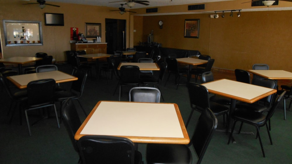 Econo Lodge Inn & Suites Abilene East District - photo 24
