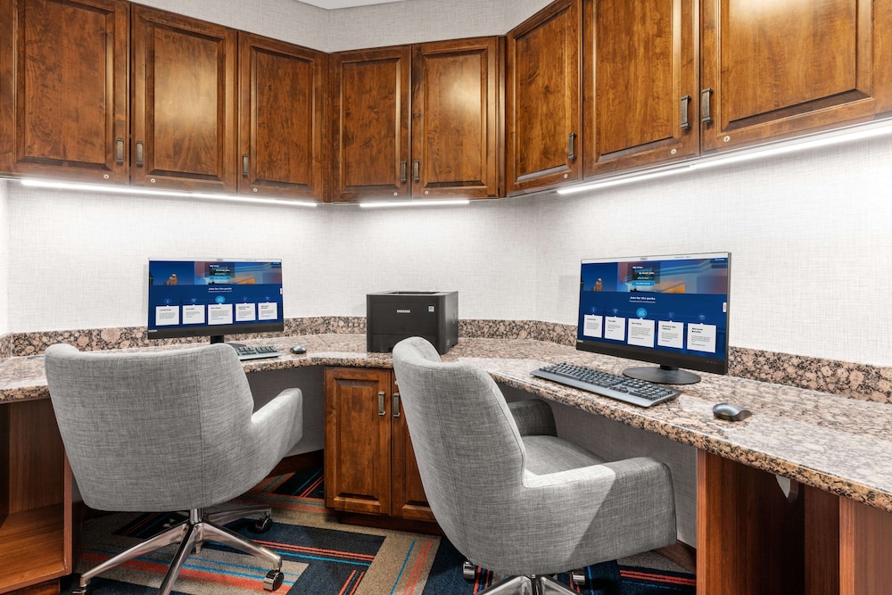 Hampton Inn & Suites Fairbanks - photo 32