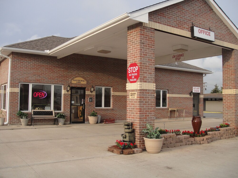 Trails West Motel — hotel in Hutchinson