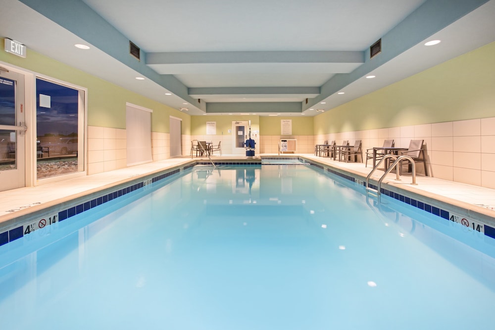 Holiday Inn Express & Suites Great Bend by IHG - photo 19