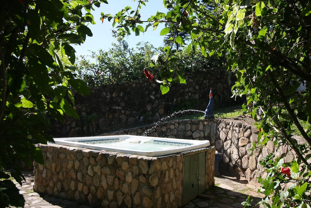 Hospedaria Noite Lunar Praia do Rosa SC in Imbituba, Brasil