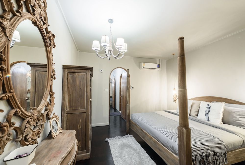 Beautiful 3 Bedroom Baroque House near Asoke BTS