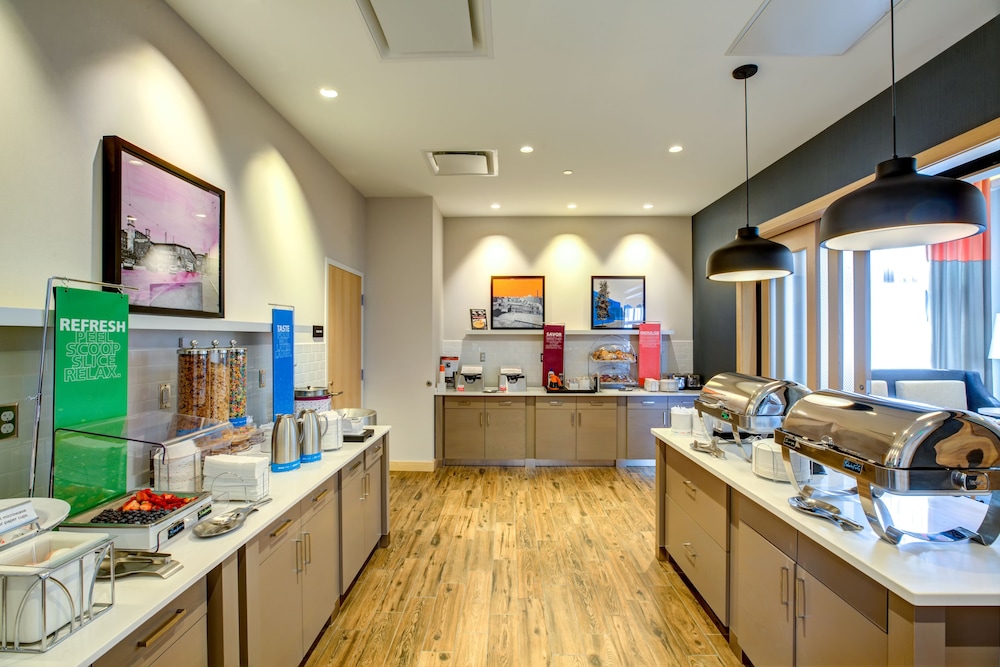 Hampton Inn & Suites Boston Waltham - photo 28