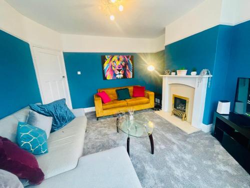 NEW Modern 3 Bedroom Contractor House Short Lets Free Parking & Wifi by Jesswood Properties Close to Town — 4-Star Luxury Hotel in Dunstable, United Kingdom