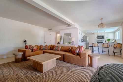 Spacious Lux Estate l 8 mins to Strip