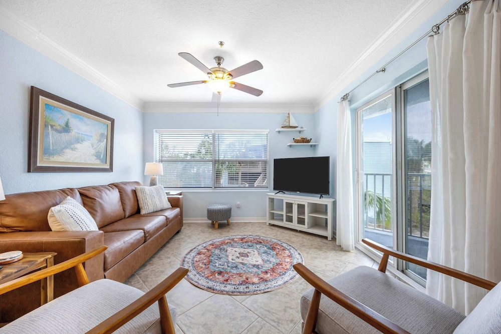 Ocean Hibiscus Retreat For 8 in Saint Augustine, United States