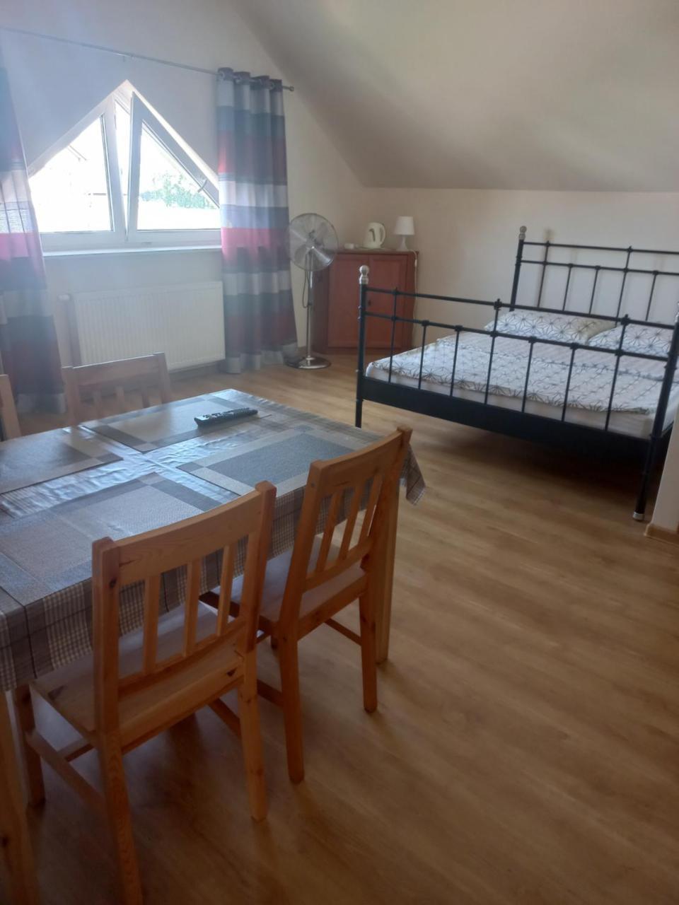 Robi pokoje i apartament — hotel in Leba