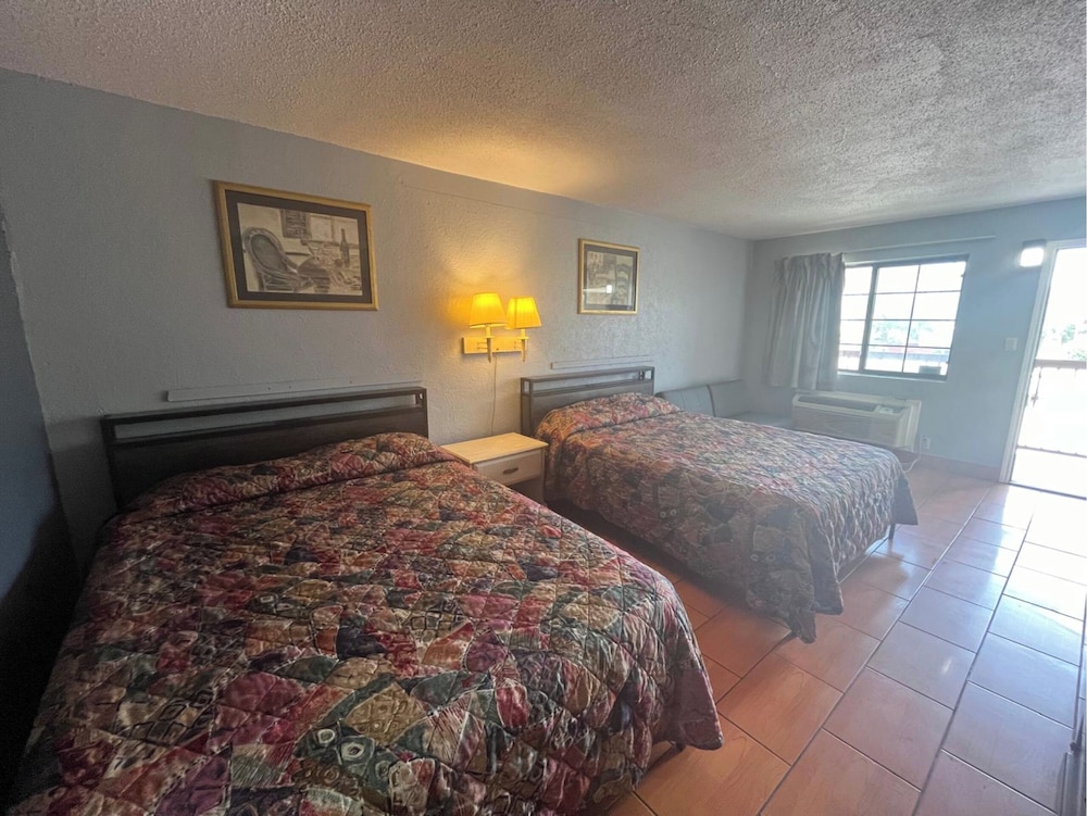 La Posada Inn By OYO Brownsville - photo 19
