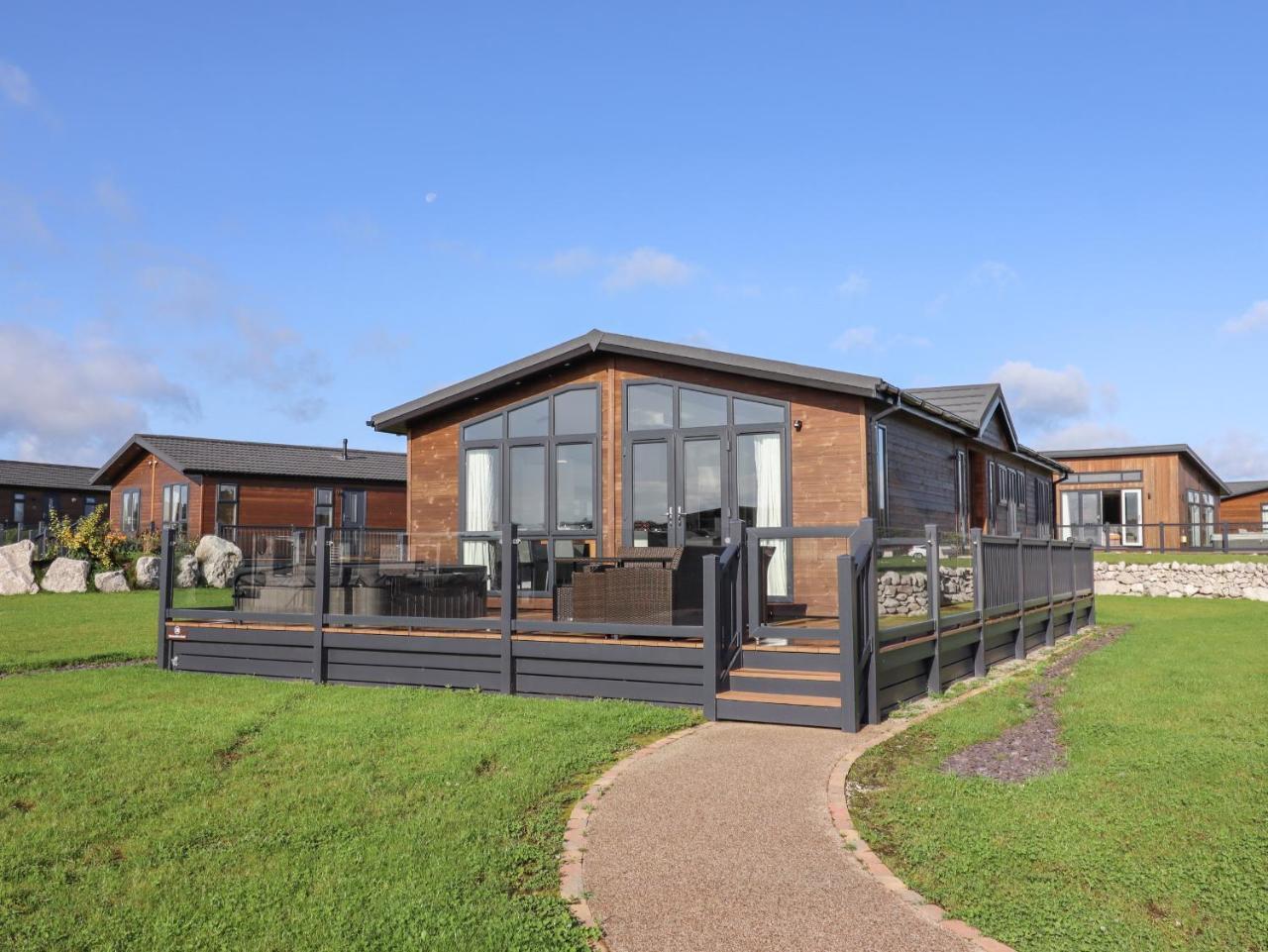 28 Delamere Point — 4-Star Luxury Hotel in Northwich, United Kingdom