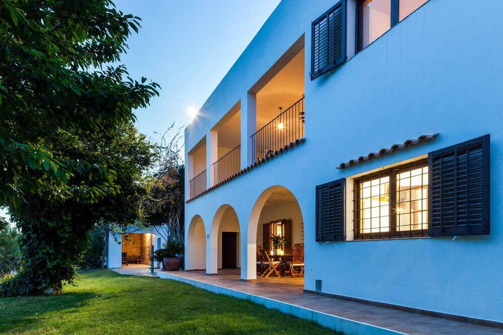 Villa Portmany — 4-Star Luxury Hotel in Sant Antoni De Portmany, Spain