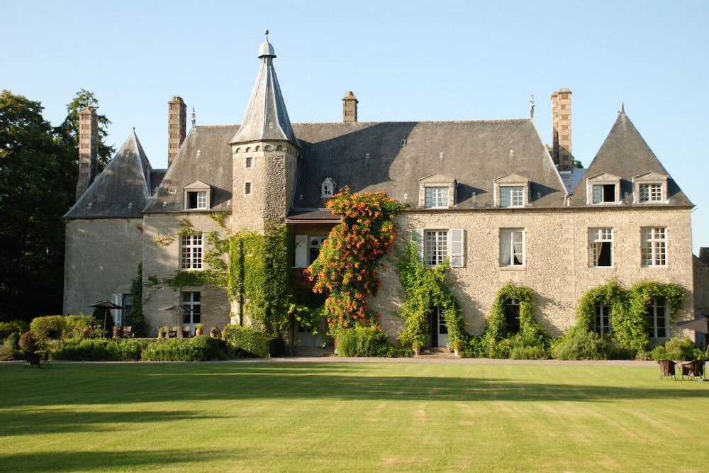 Château de Saint Paterne — 4-Star Luxury Hotel in Saint-Paterne, France