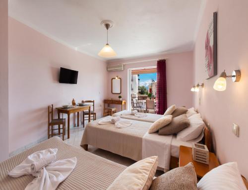 Sunrise Studios - carbon neutral hotel in Periyiali