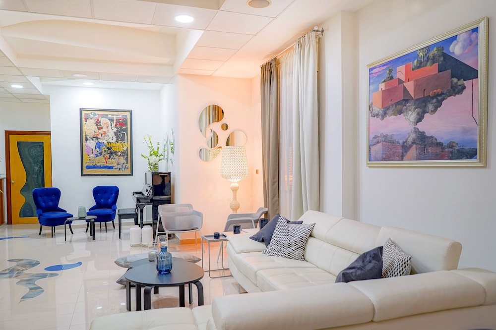 Piccadilly Suites And Rooms — Nardo