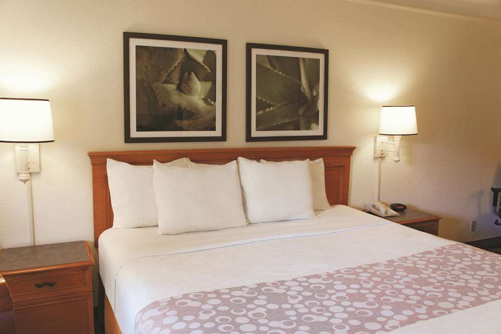 Baymont by Wyndham Houston La Porte - photo 10