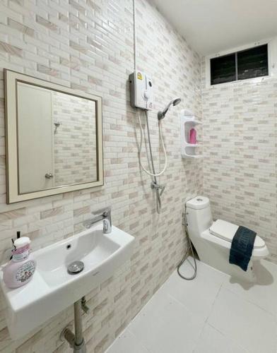 Miq Hk611 Huai Khwang 4Br Jodd Fair