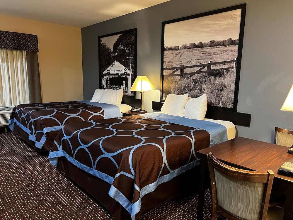 Super 8 by Wyndham Center - photo 10