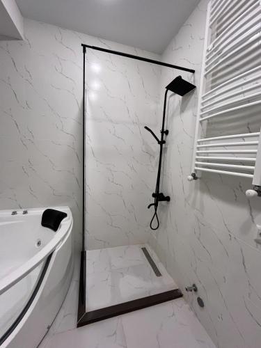 Deluxe Rooms and Apartments Near Metro