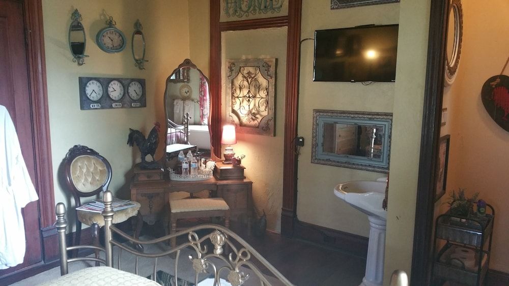 Fig Tree Manor - photo 17