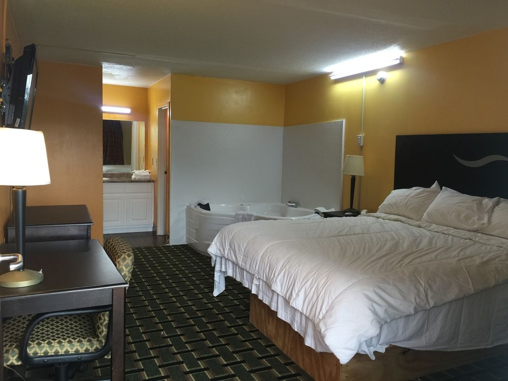 Corinth Inn & Suites - photo 4