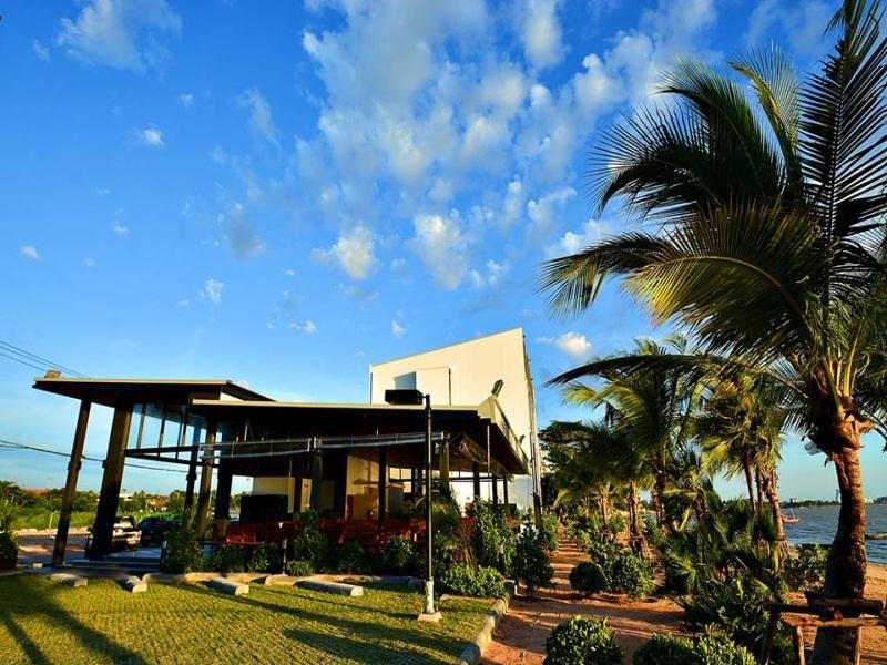 Golden Dragon Beach in Bang Lamung, Thailand