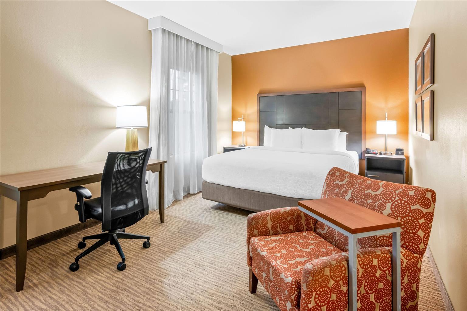 La Quinta Inn & Suites by Wyndham Boone University - photo 40