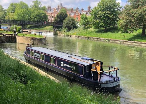 Cambridge Narrowboats Beautiful New Moon Narrowboat in Cambridge, United Kingdom