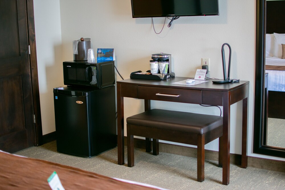 Boarders Inn & Suites by Cobblestone Hotels Syracuse - photo 9