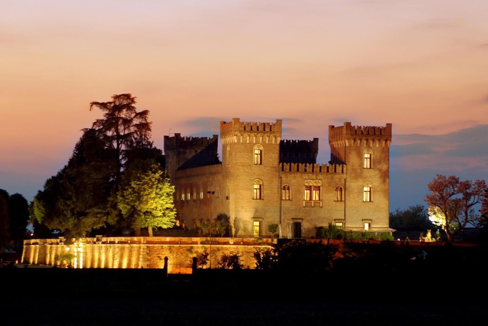 Relais Castello Bevilacqua - last minute hotel in Bevilacqua