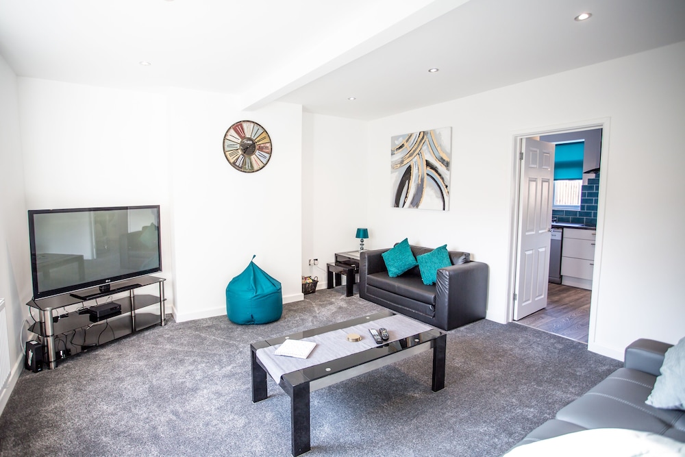 Entire House Tamworth — 4-Star Luxury Hotel in Tamworth, United Kingdom