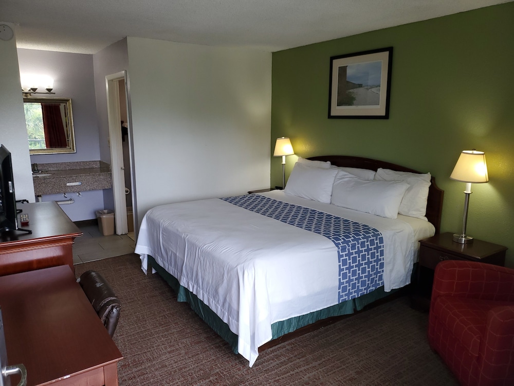 Econo Inn - photo 15