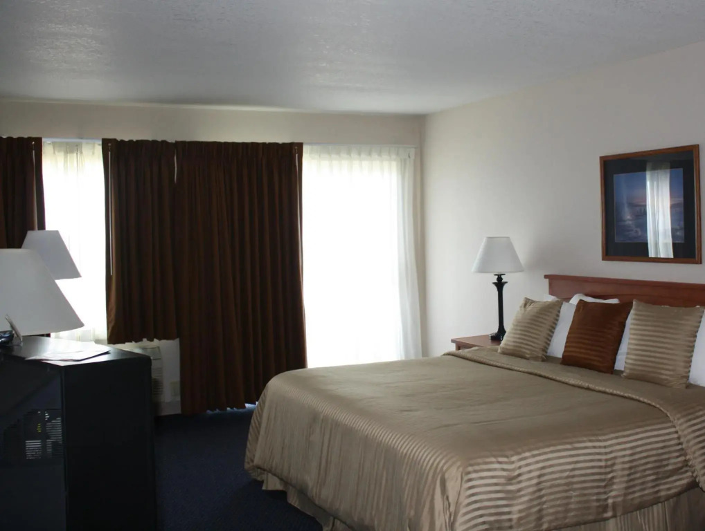 Magnuson Grand Lakefront - photo 2