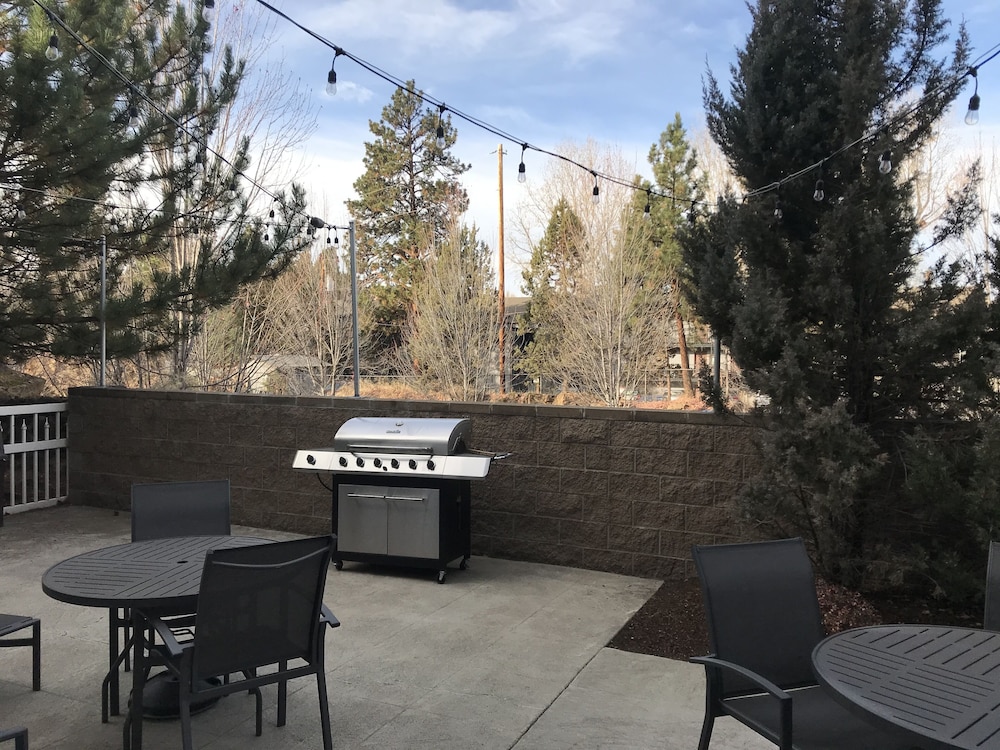 Fairfield Inn & Suites by Marriott Bend Downtown - photo 42