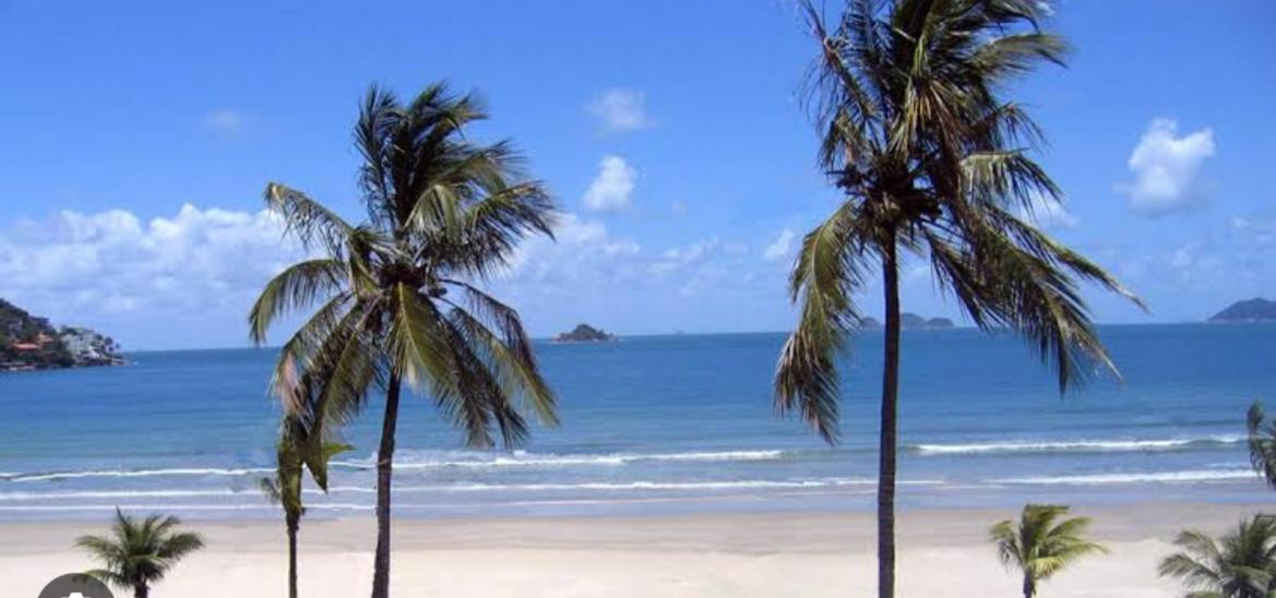 Apto Aconchego Praia da Enseada — 4-Star Luxury Hotel in Guaruja, Brasil