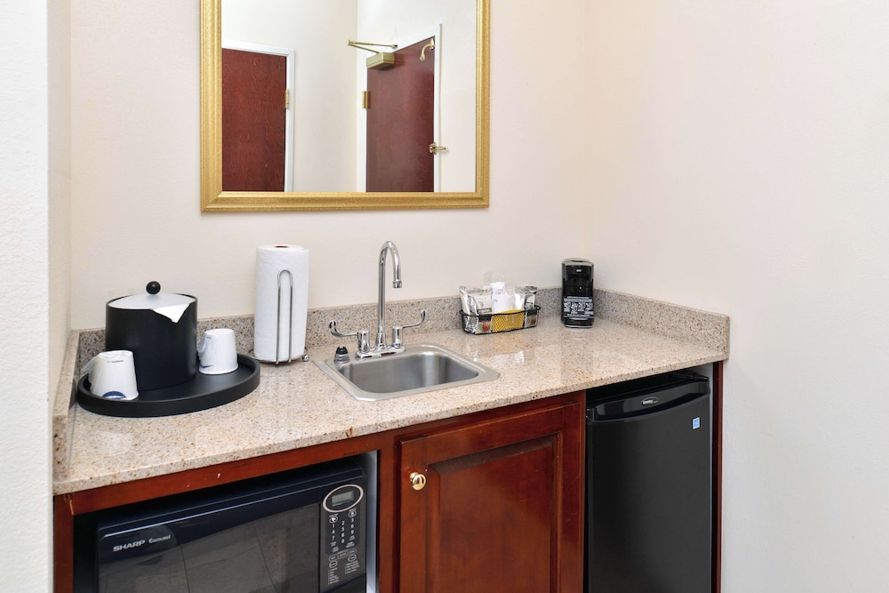 Hampton Inn & Suites Dayton Vandalia - photo 56