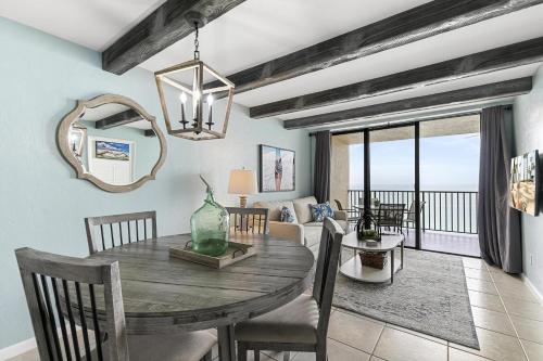 New Listing Pristine Cozy Ocean Penthouse Condo — 4-Star Luxury Hotel in Marco Island, United States