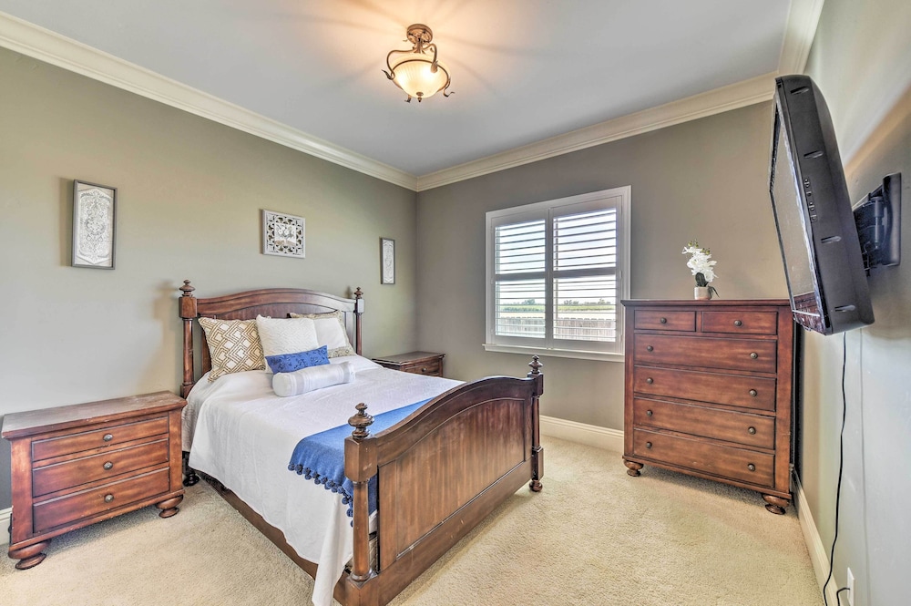 Elk Grove Getaway w Saltwater Pool Near Wineries — hotel in Elk Grove