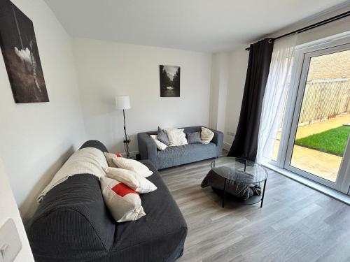 Modern 4 Bed 2.5 Bathroom Home — 4-Star Luxury Hotel in Swanscombe, United Kingdom