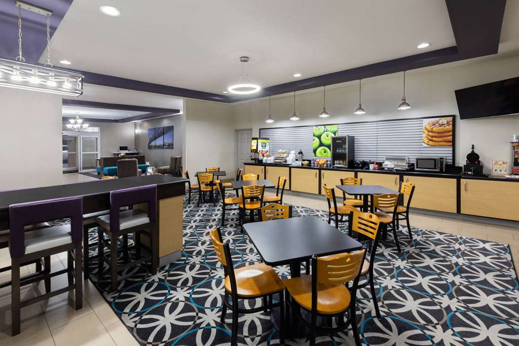La Quinta Inn & Suites by Wyndham Houma - photo 17