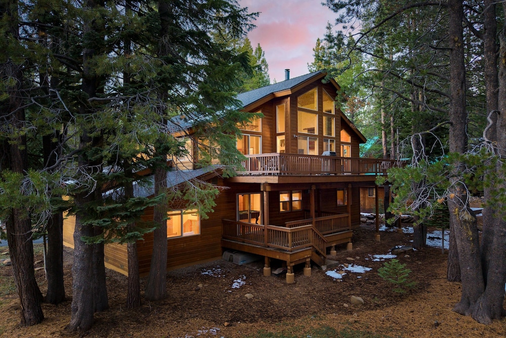 Hansel by Avantstay Pool Table 5mins to Skiing in Truckee, United States