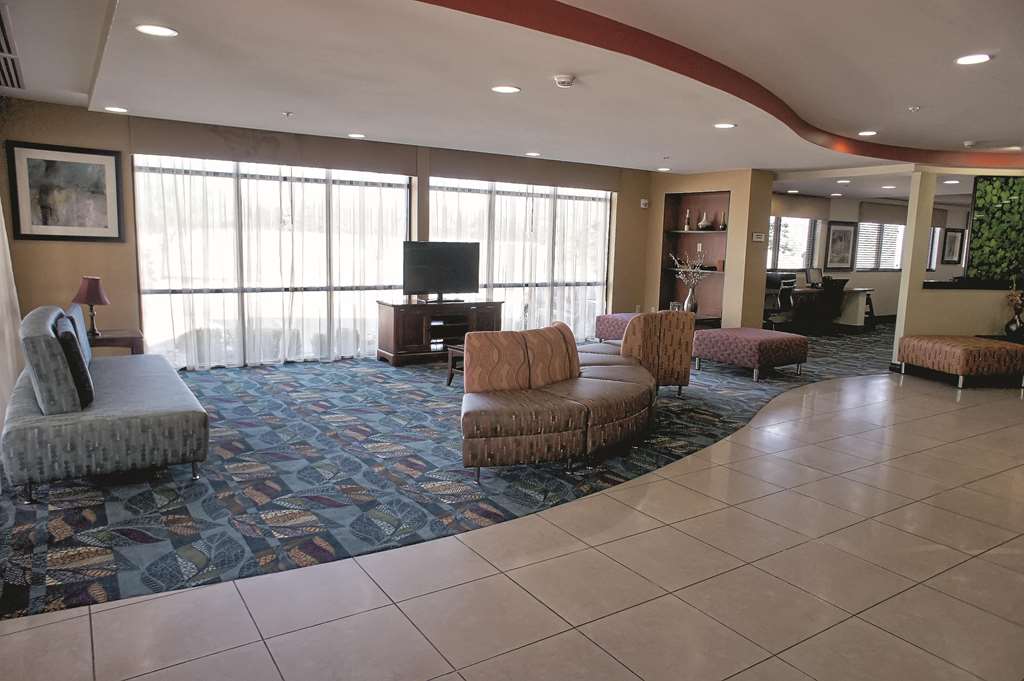 La Quinta Inn & Suites by Wyndham Edmond - photo 4