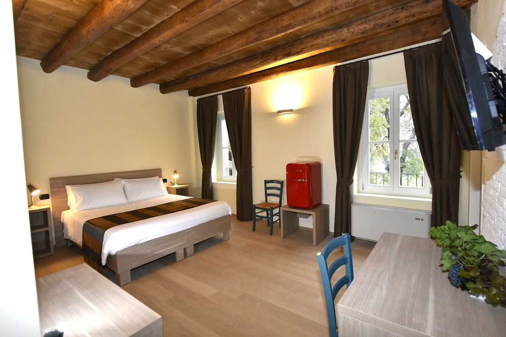 Country House Le Palazzole — 4-Star Luxury Hotel in Lazise, Italy