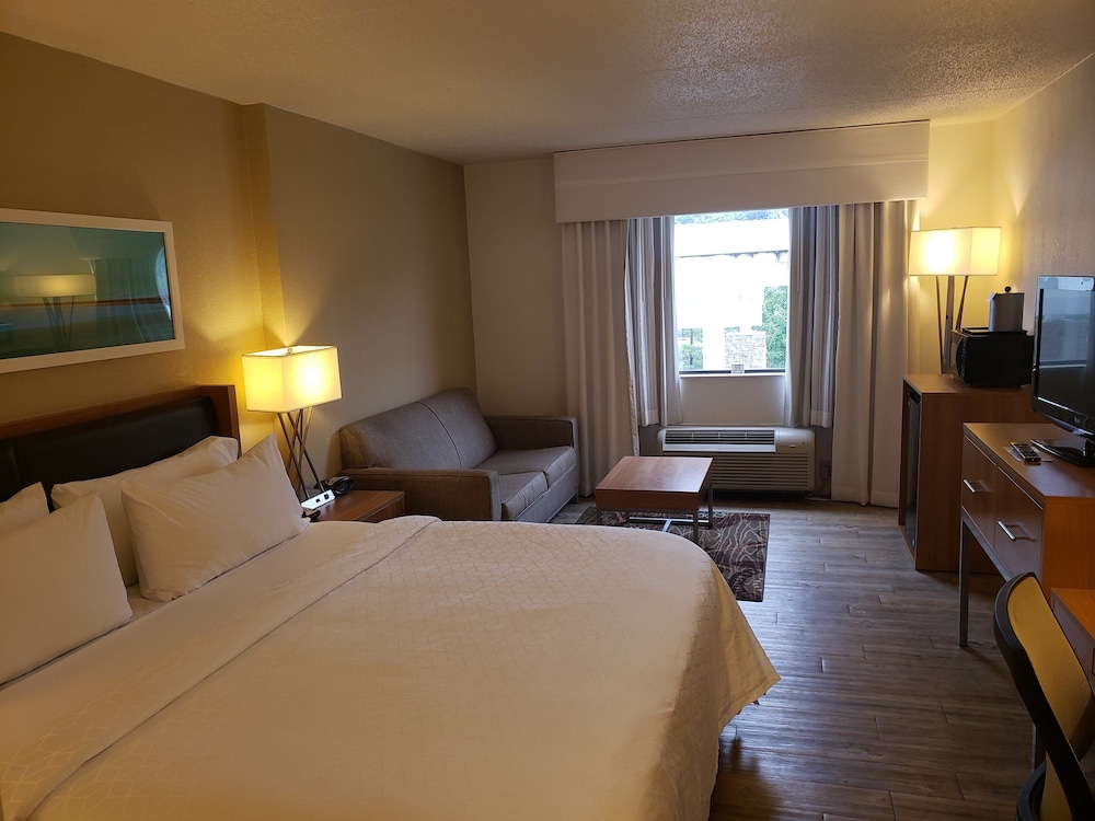 Holiday Inn Express Pittsburgh North by IHG - photo 12