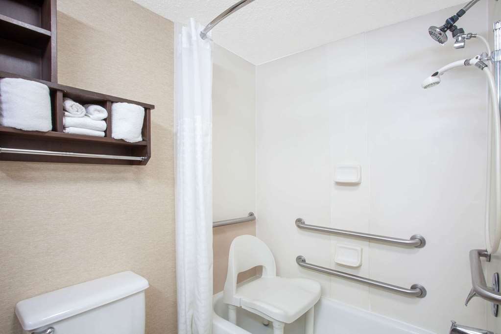 Baymont by Wyndham Saraland - photo 17