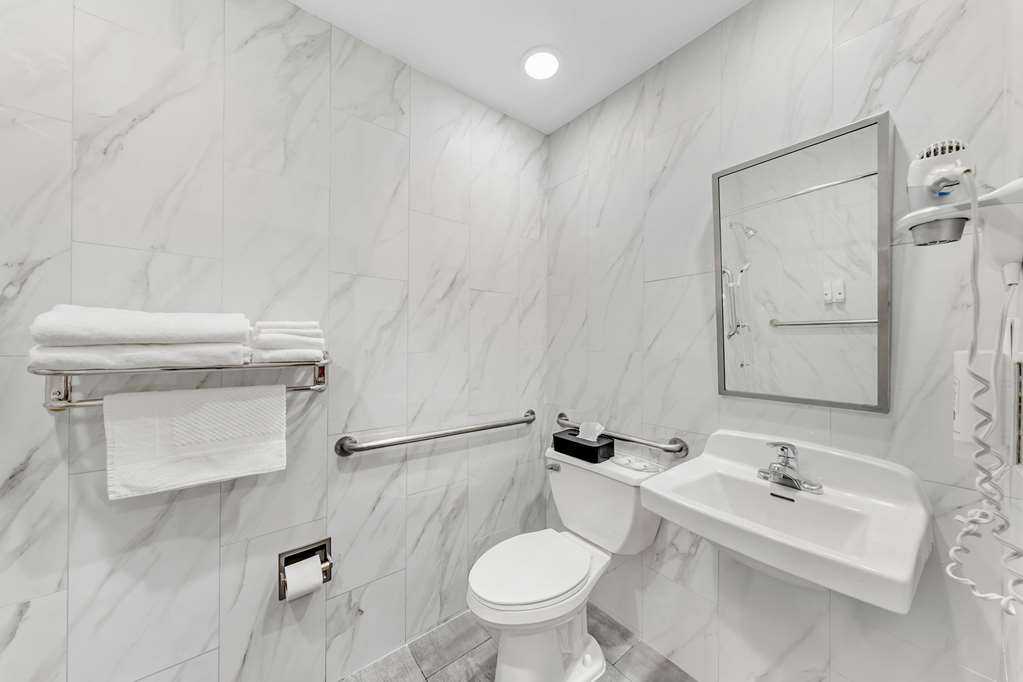 Quality Inn & Suites Sacramento Downtown Area - photo 18