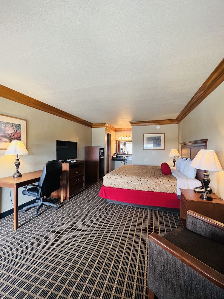 Cattle Country Lodge - photo 19