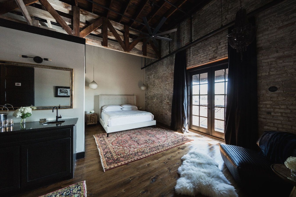GunRunner Boutique Hotel - photo 15