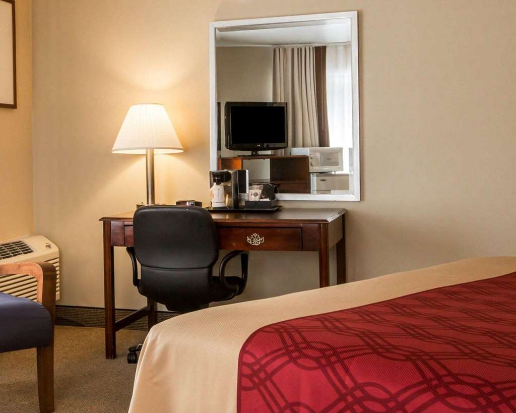 Econo Lodge Lake Region - photo 21