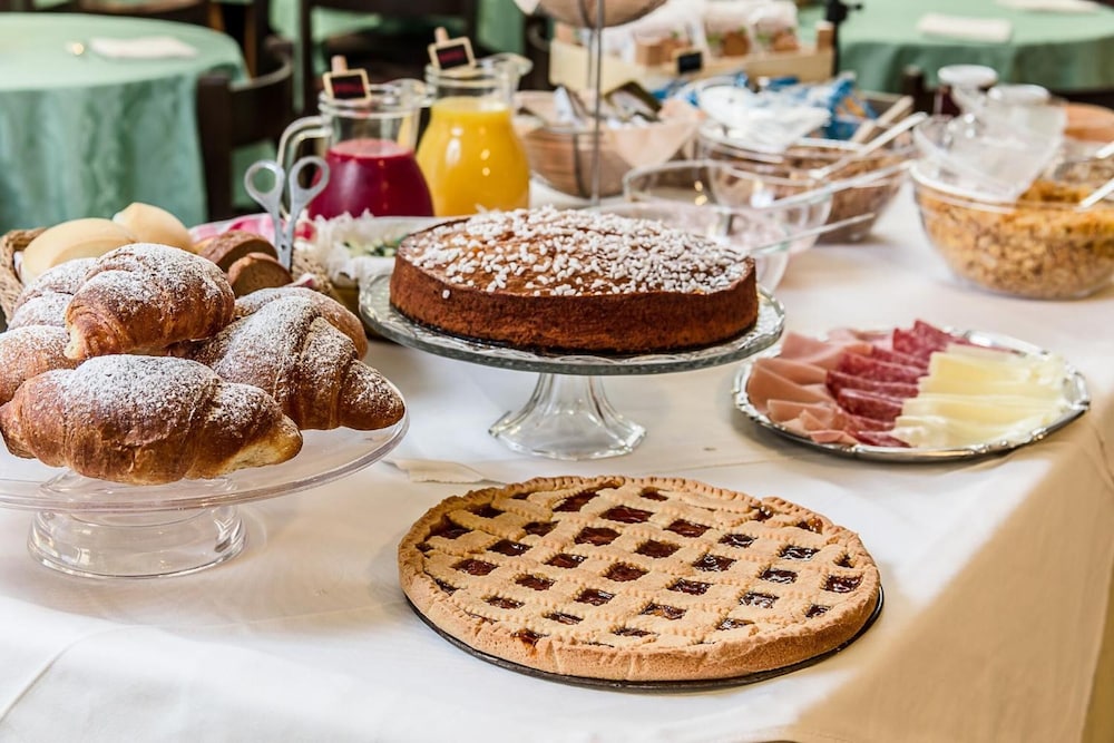 Hotel Holiday - last minute hotel in Cervia